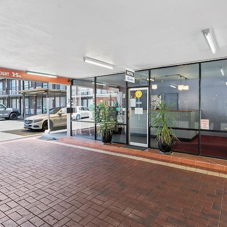 אלבורי Commodore Motor Inn מראה חיצוני תמונה