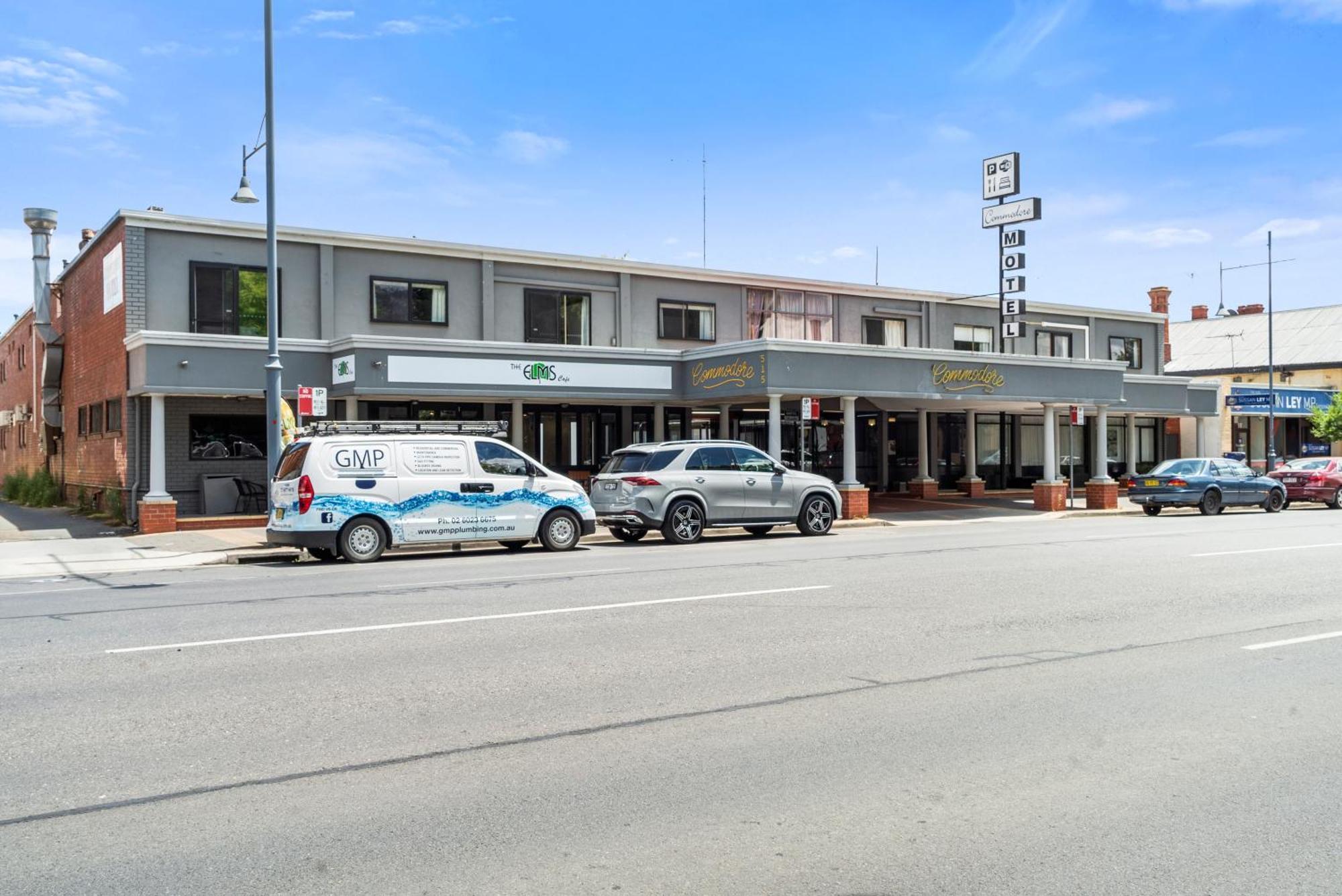 אלבורי Commodore Motor Inn מראה חיצוני תמונה