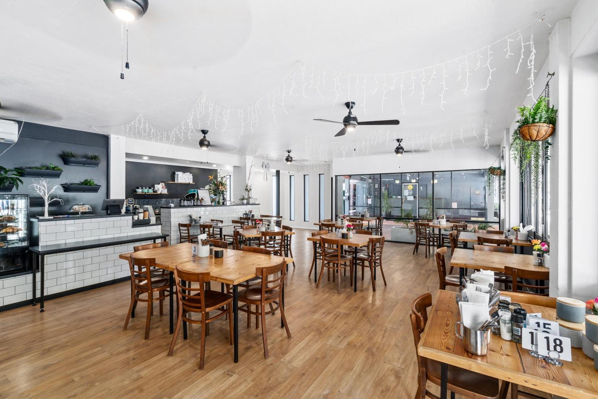 אלבורי Commodore Motor Inn מראה חיצוני תמונה