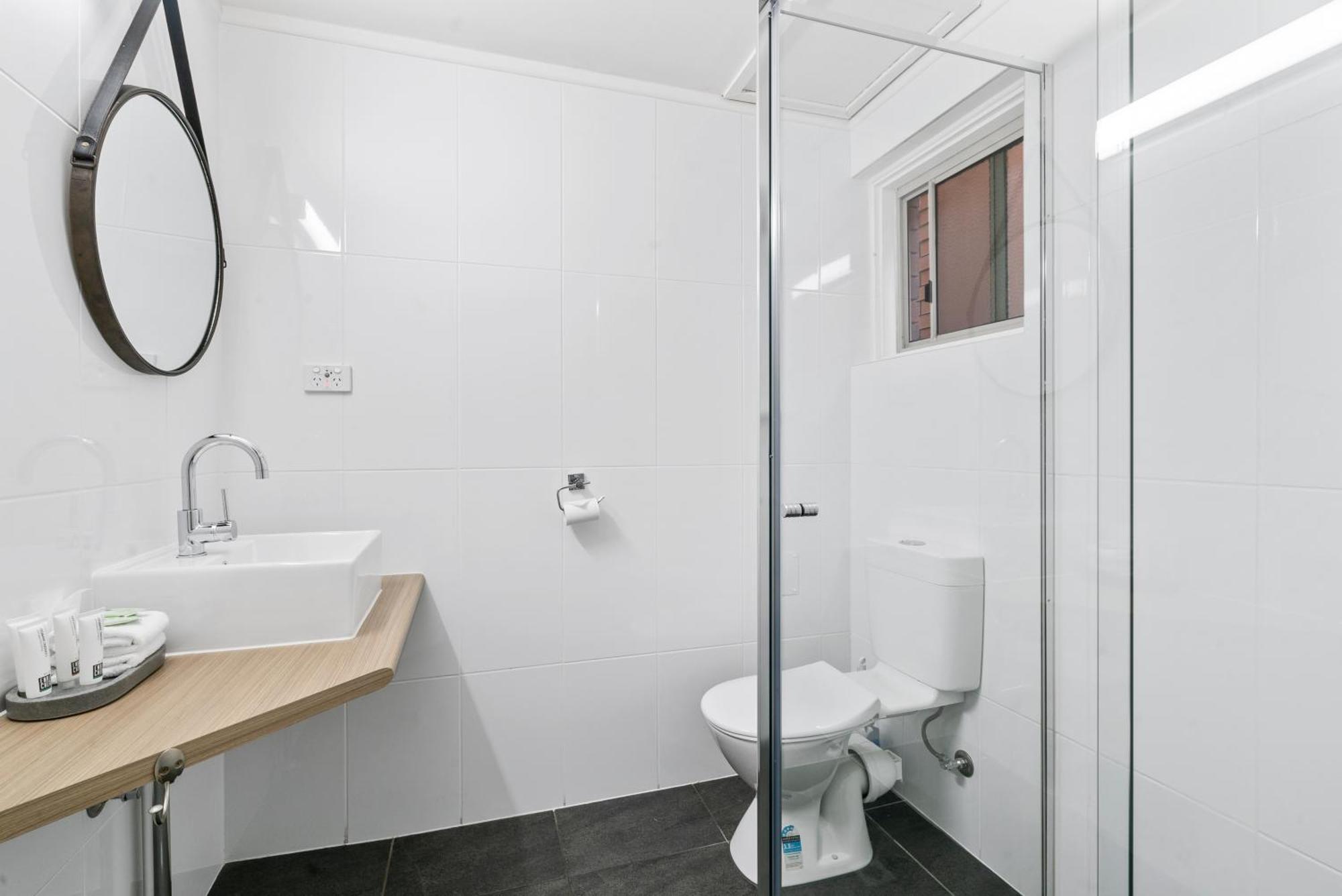 אלבורי Commodore Motor Inn מראה חיצוני תמונה